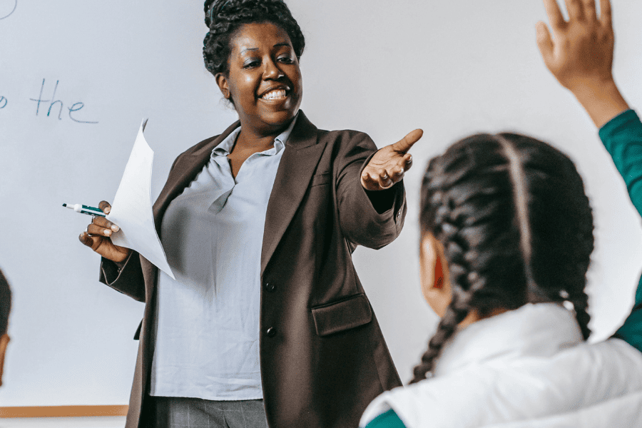 Como Criar Cursos Interativos e Ganhar Como Freelancer Educador